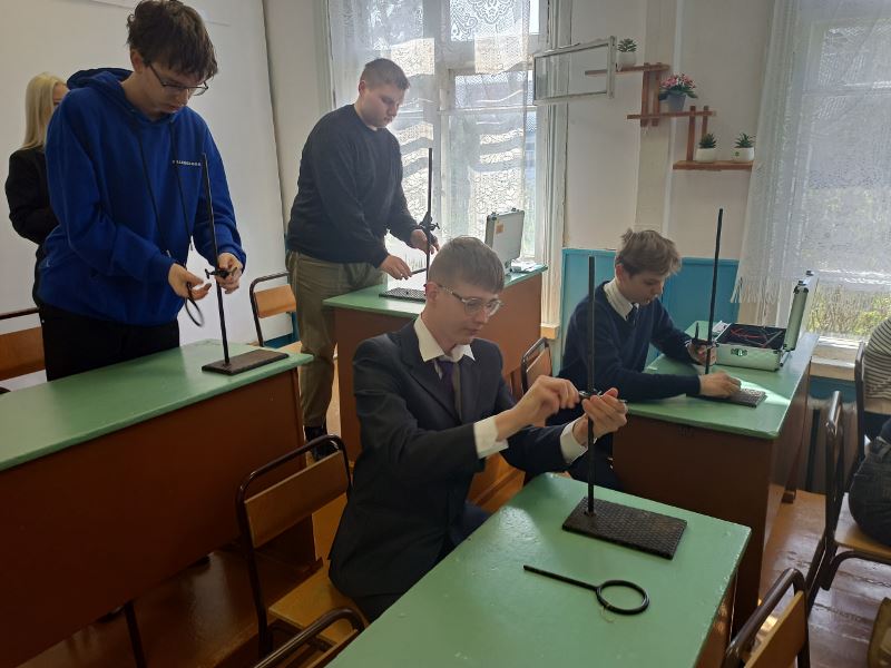 На базе Центра Точка Роста МБОУ «Усть-Шоношская СШ № 16» прошёл школьный турнир юных физиков среди 9- 10 классов.