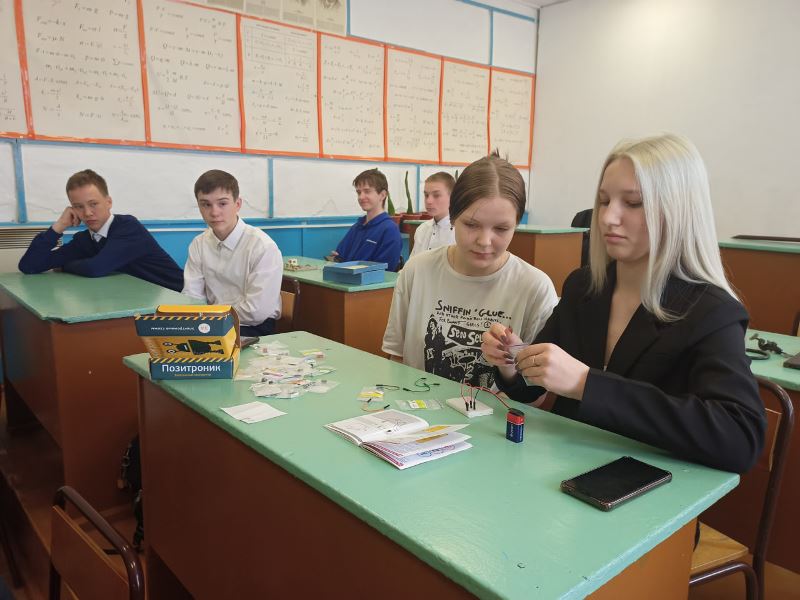 На базе Центра Точка Роста МБОУ «Усть-Шоношская СШ № 16» прошёл школьный турнир юных физиков среди 9- 10 классов.